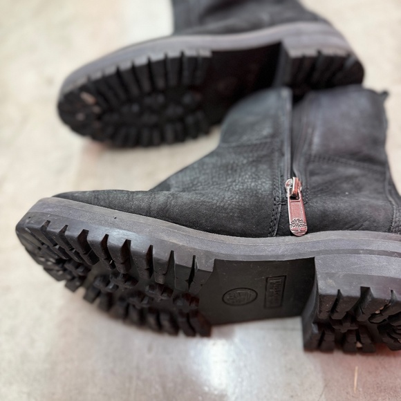 Timberland Women’s Ankle Boots A257S-A3919 — US 7.5W - Like New (used once) - Picture 8 of 9